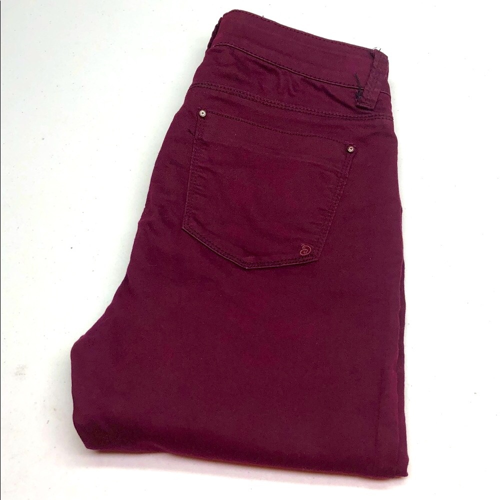 INDIGO REIN CRANBERRY SKINNY JEANS 9/28x27 ⭐️